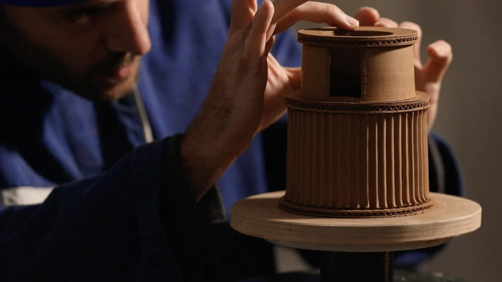 A arte do ilusionismo: Cerâmicas “de papelão” de Jacques Monneraud